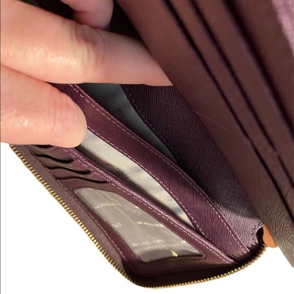 Michael Kors burgundy jet set wallet - Picture 5 of 8